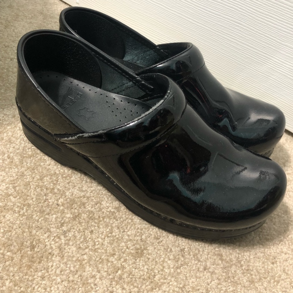 Patent leather Dansko